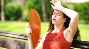 Agosto e caldo torrido: come proteggere davvero la salute (e non solo la pelle)